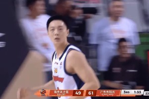 胡明轩第4次三分出手终于投进，广东全队三分22中6仅27.3%
