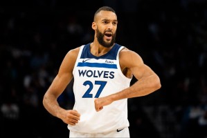 开云体育官网-官方：戈贝尔垫脚文班后本赛季恶犯积分累计达6分，被停赛1场