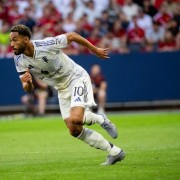 队友赞库尼亚：做对手和队友完全不一样；他就是曼联需要的球员