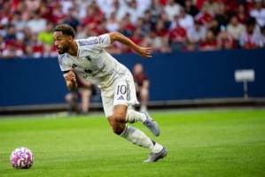 队友赞库尼亚：做对手和队友完全不一样；他就是曼联需要的球员